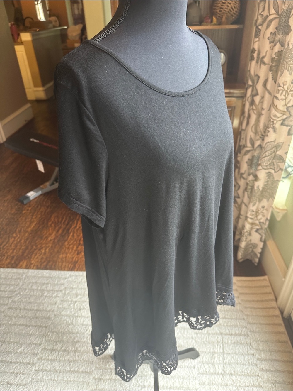 Women's Black Short-Sleeve high low top with Lace Hem